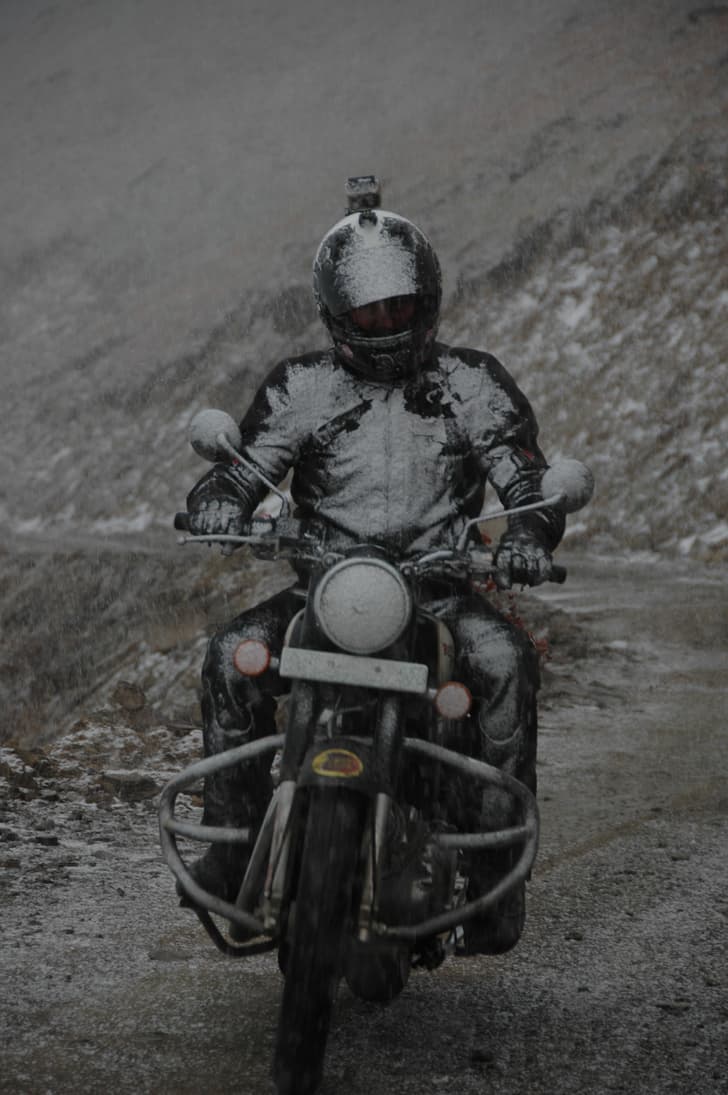 Five kilometers before the top of Sach pass, it started snowing heavily
